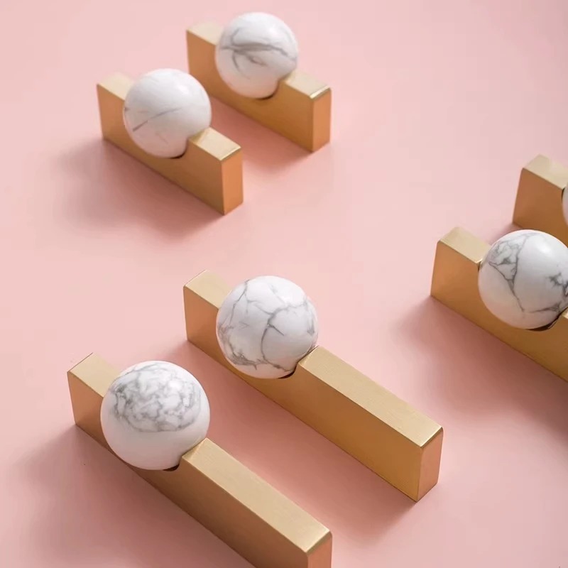 White Crystal Ball+Brass Furni - Furniture Hardware Drop Pulls recension och pris